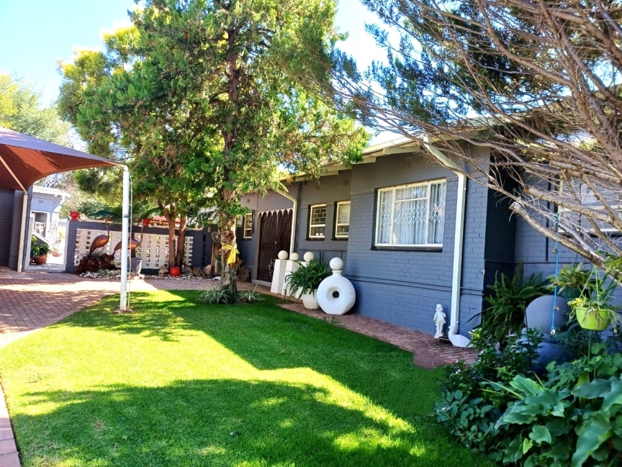 4 Bedroom Property for Sale in Lime Acres Northern Cape